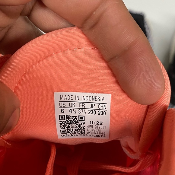 Adidas Boost Bundle Sizes 6- 6.5 - Picture 12 of 15